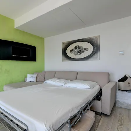 Apartment Mgh La Castellana Lake View B4